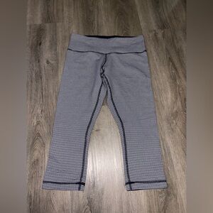Lululemon | Navy Printed Cropped Leggings